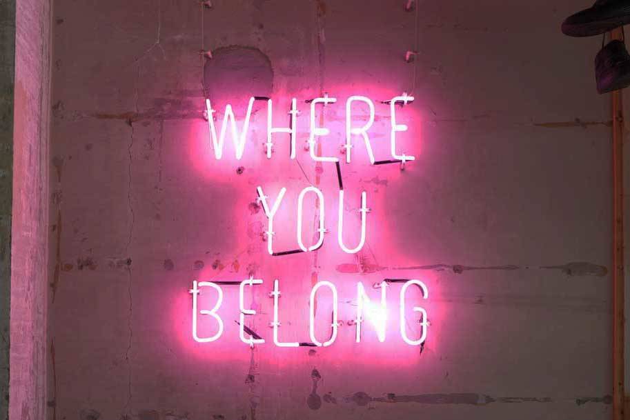 名駅の夜カフェ『YARD』にはもう行った？フォトジェニックなピンクネオンが女子会ウケ！